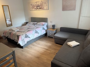 Unclassified image, 3 of 7, button - Beechwood B&B (Bristol)