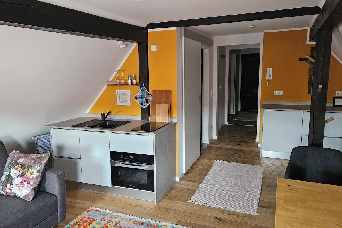 Family Studio Suite | Desk, laptop workspace, WiFi (free)