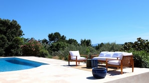 An outdoor pool area with two wooden chairs and a blue pot. - Maison Olivette: Provençal villa with a private pool, 6 bedrooms, and olive trees (Flayosc)
