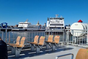 A ferry with 'NORDRAUE' written on the side, docked at a port with a clear blue sky. - Holiday home with 2 bedrooms (Wyk auf Föhr)