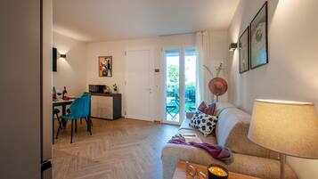 Apartment (1 Bedroom) | Living area | TV