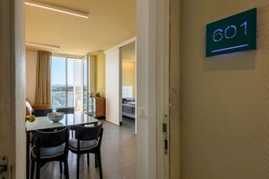 Dining - A modern, bright 40-square-meter apartment suitable for three people, located on the fifth floor of a seaside residential complex (elevator available, though, not suitable for people with disabilities; there is a flight of stairs at the entrance and addi (Viserbella)