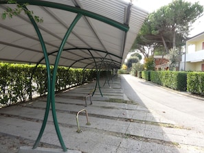 Property grounds - Family apartment with pool access (Bibione)