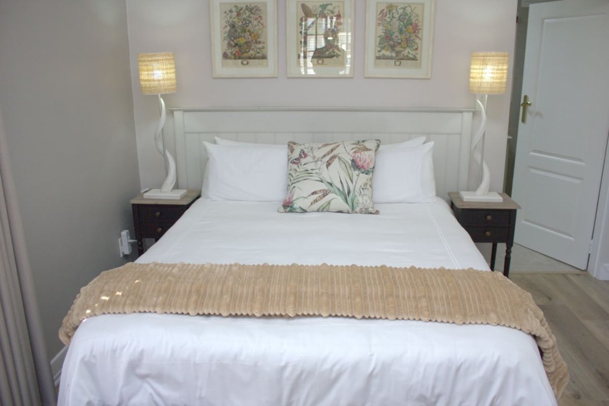 Classic Double Room, Garden View | Desk, laptop workspace, blackout drapes, WiFi (free)