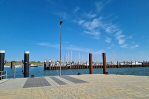A marina with boats docked, a clear sky, and a paved walkway. - Holiday home with 2 bedrooms (Wyk auf Föhr)
