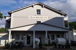 A two-story building with the name 'Villa Waldblick' on the facade. - Holiday apartment with 1 bedroom (Ostseebad Baabe)