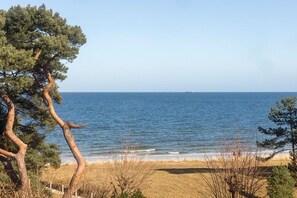 Unclassified image, 2 of 18, button - "Wave Play" at Villa Freia (Binz)