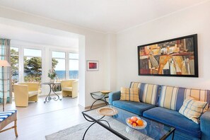 Unclassified image, 3 of 18, button - "Wave Play" at Villa Freia (Binz)