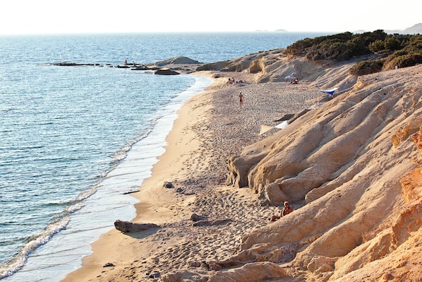 Beach - Naxian Rhapsody Luxury Villas & Suites (Naxos)