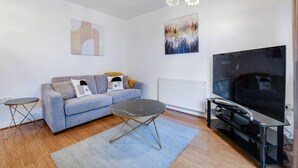 Unclassified image, 4 of 51, button - 4-Bed House with Garden in Thamesmead  (London)