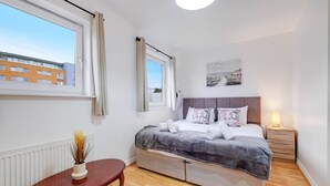 Unclassified image, 2 of 51, button - 4-Bed House with Garden in Thamesmead  (London)