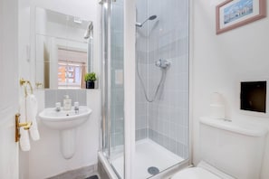 Unclassified image, 3 of 51, button - 4-Bed House with Garden in Thamesmead  (London)