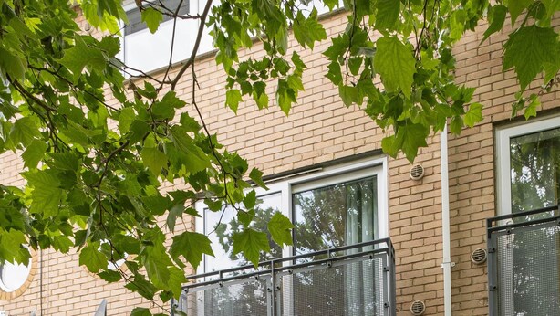 Unclassified image, 1 of 51, button - 4-Bed House with Garden in Thamesmead  (London)