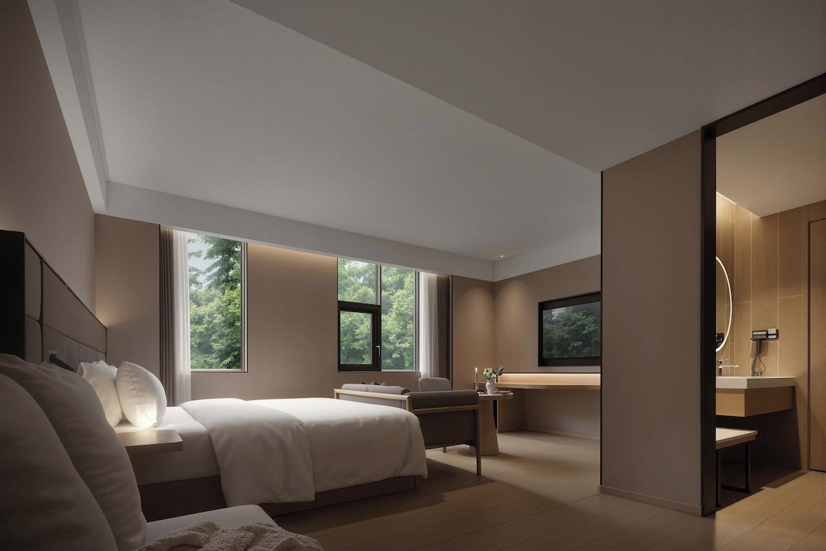 Habitación romántica doble, vistas a la colina | Escritorio, espacio para trabajar con un portátil, cortinas opacas