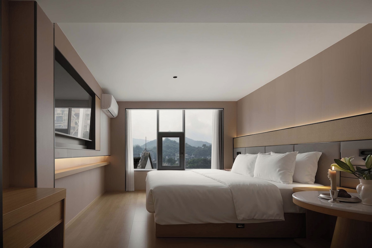 Habitación doble superior, vistas a la ciudad | Escritorio, espacio para trabajar con un portátil, cortinas opacas