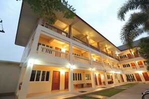 Unclassified image, 2 of 30, button - Poonnagunn hotel (Mae Sot)