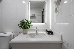 Unclassified image, 3 of 28, button - clover hotel (o cho dua)