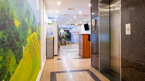 Unclassified image, 3 of 28, button - clover hotel (o cho dua)