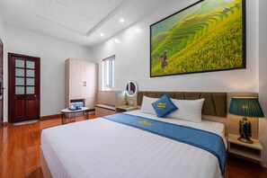 Unclassified image, 5 of 28, button - clover hotel (o cho dua)