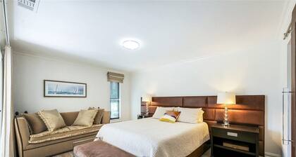 Updated 2 Bedroom Condo in Gated Bonita Springs — 10 Min to Beach