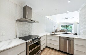 Private kitchen - Updated 2 Bedroom Condo in Gated Bonita Springs — 10 Min to Beach (Bonita Springs)