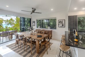 Unclassified image, 5 of 34, button - Pinnacle 7 & Buggy- Hamilton Island (Hamilton Island)
