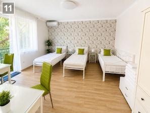 Unclassified image, 2 of 8, button - VESTA Collection by STN (Budapest)