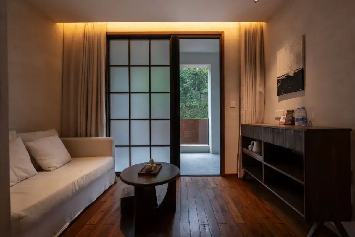 Habitación Confort con 2 camas individuales, vistas a la colina | Zona de estar