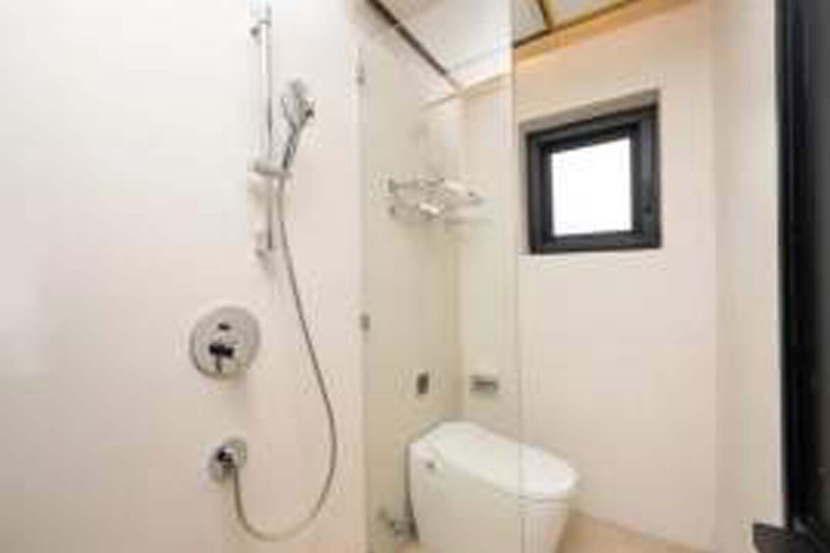 Superior Suite, Patio, Hill View | Bathroom | Slippers, soap, shampoo, toilet paper