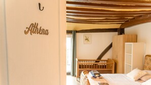 A room with a bed, a wardrobe, and a crib. - Manoir de la Désirée: 15–25 guests, pool, service (Saint-Désir)