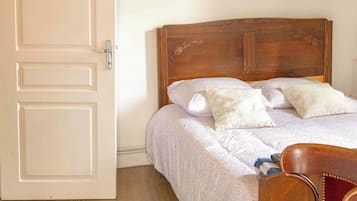 Iron/ironing board, travel crib, WiFi (free), bed sheets