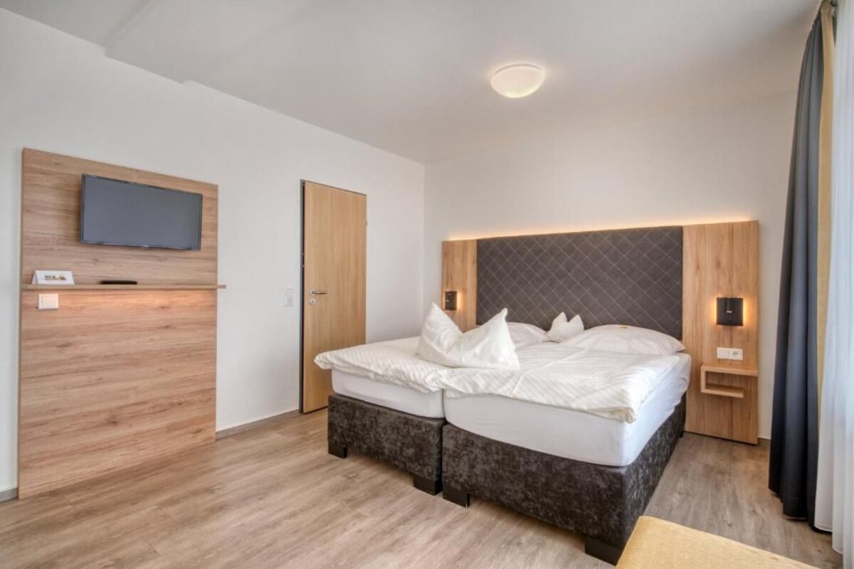 Suite - balkon - udsigt til dal | Pengeskab på værelset, mørklægningsgardiner, lydisolering