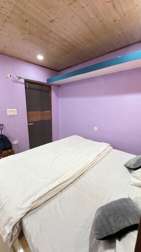 Tranquil 3-bedroom house in Bagori perfect for relaxing stays