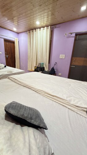 Tranquil 3-bedroom house in Bagori perfect for relaxing stays