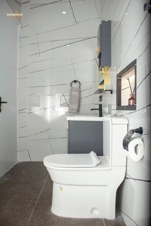 Unclassified image, 5 of 6, button - Beautiful 2-Bedroom Stay in East Legon Hills (Accra)