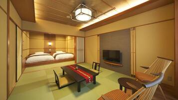 Une pièce de style japonais traditionnel, avec un sol recouvert de tatamis, une table basse agrémentée d’un chemin de table rouge, deux futons posés sur des tatamis, un téléviseur et une porte coulissante.