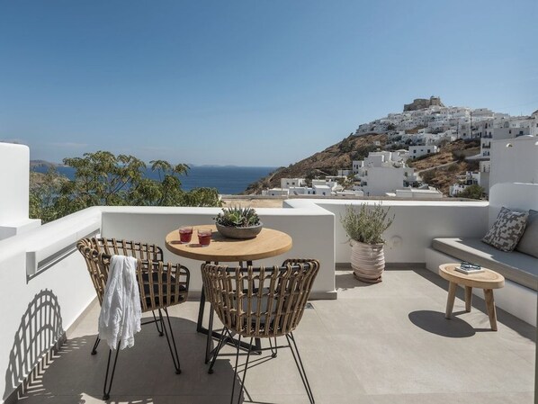 Unclassified image, 1 of 115, button - Saluti Da Stampalia (Astypalaia)