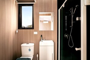 A modern bathroom with a toilet, sink, and shower. - Cozy Off-Grid Tiny House Farm Stay with Wildlife Views near Pyrenees Wine Region, Warrenmang Victoria (Warrenmang)