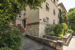 A building with a stone facade, a door, and an air conditioning unit. - Chic apartment in center of Split (Split)