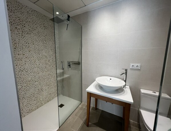 A modern bathroom with a glass shower enclosure, a pedestal sink, and a toilet. - Casa del Sol - Exclusive Villa, Private Pool & Jacuzzi (Dolores)