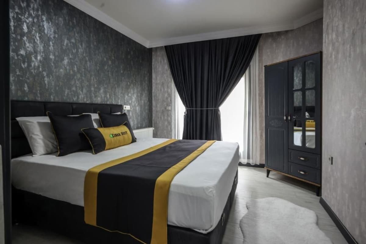 Suite | Iron/ironing board (on request), WiFi (free)