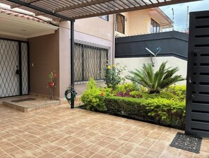 Exterior detail - Your Home in Gualaceo (Marieta Vazquez)