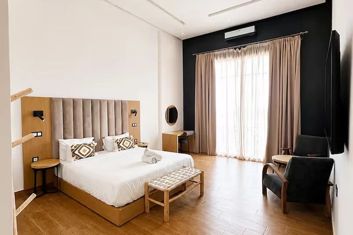 Deluxe kamer, 1 twee- of 2 eenpersoonsbedden | Een bureau, een laptopwerkplek