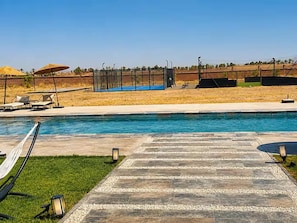 حمام سباحة