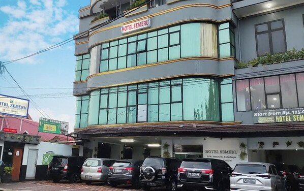 Unclassified image, 1 of 31, button - Hotel Semeru Bogor (Bogor)