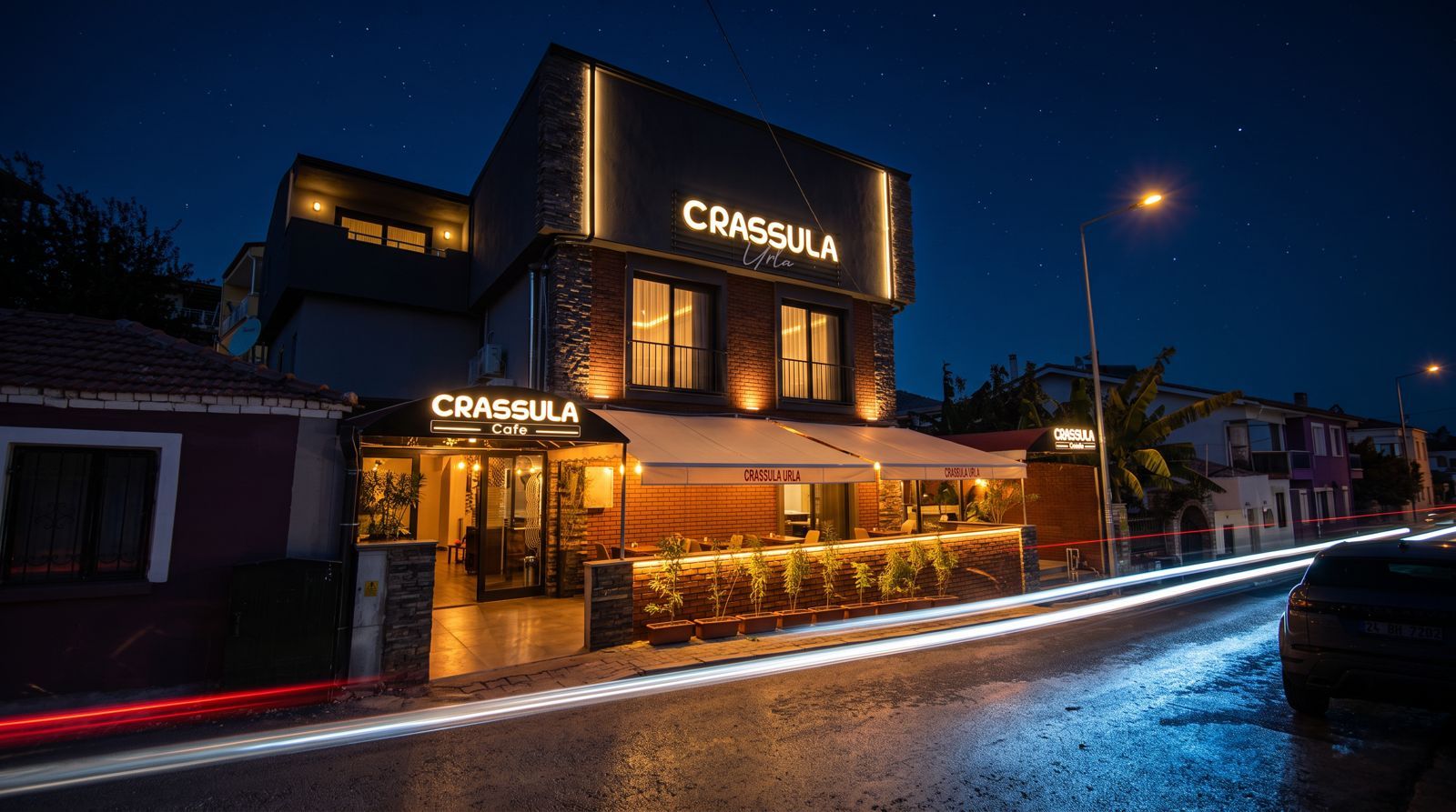 Un edificio con un letrero que dice 'CRASSULA' y 'Café', indicando que se trata de una cafetería.