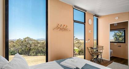 Marvelous Glamping Getaway for Two: Secluded and Tranquil Tiny House in Ararat, Victoria