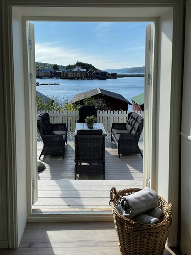 **Historic Wooden House with Fjord Views