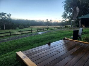 A wooden deck with a view of a grassy field and a fence. - Picturesque Secluded Tiny House in Bullahdelah, New South Wales (Bulahdelah)