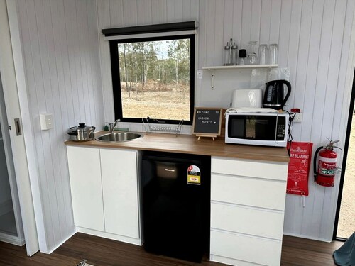 Charming Pet-Friendly Tiny House with Firepit in Queensland, Australia